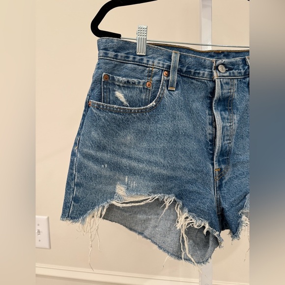 Vintage Levis Distressed Jean Shorts - Picture 2 of 13